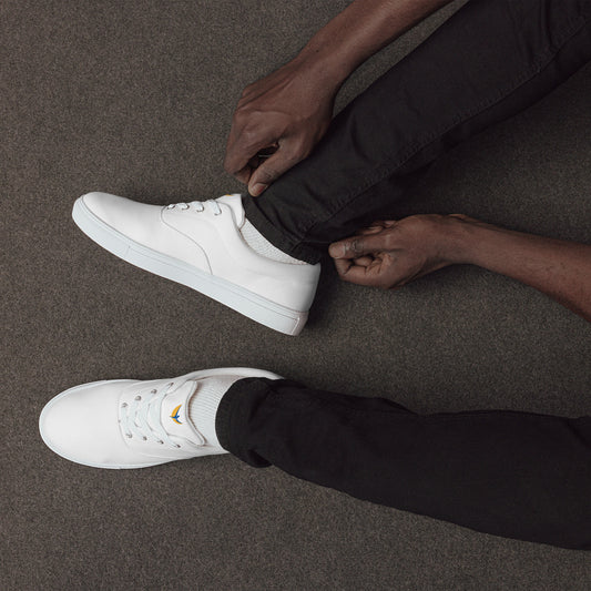 Men’s Lace-up White Canvas Shoes - Phoenix Incogni Center